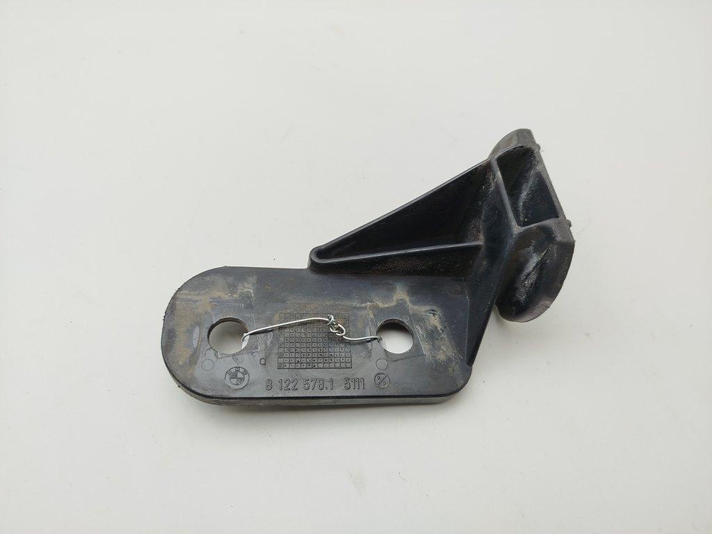 кронштейн переднего бампера BMW 3 E36 1998, 1.8 л., бензин, МКПП, зелёный, универсал, 8122578