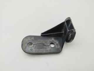 кронштейн переднего бампера BMW 3 E36 1998, 1.8 л., бензин, МКПП, зелёный, универсал, 8122578