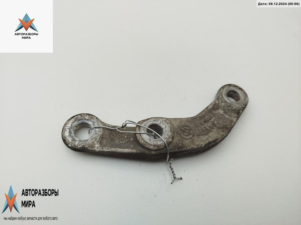 кронштейн (крепление) BMW 5 серия E39 1996, 2.5 л., бензин, АКПП, серый, седан, 1091988 - фото №1