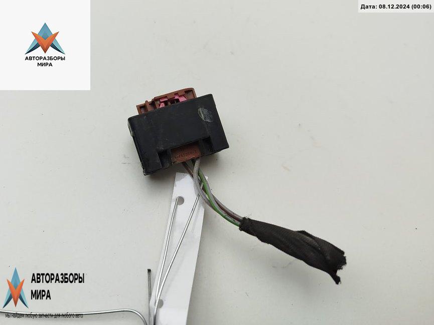 разъем (фишка) проводки BMW 5 серия E60/E61 2006, 2.5 л., дизель, МКПП, серый, универсал, 8384668 - фото №1
