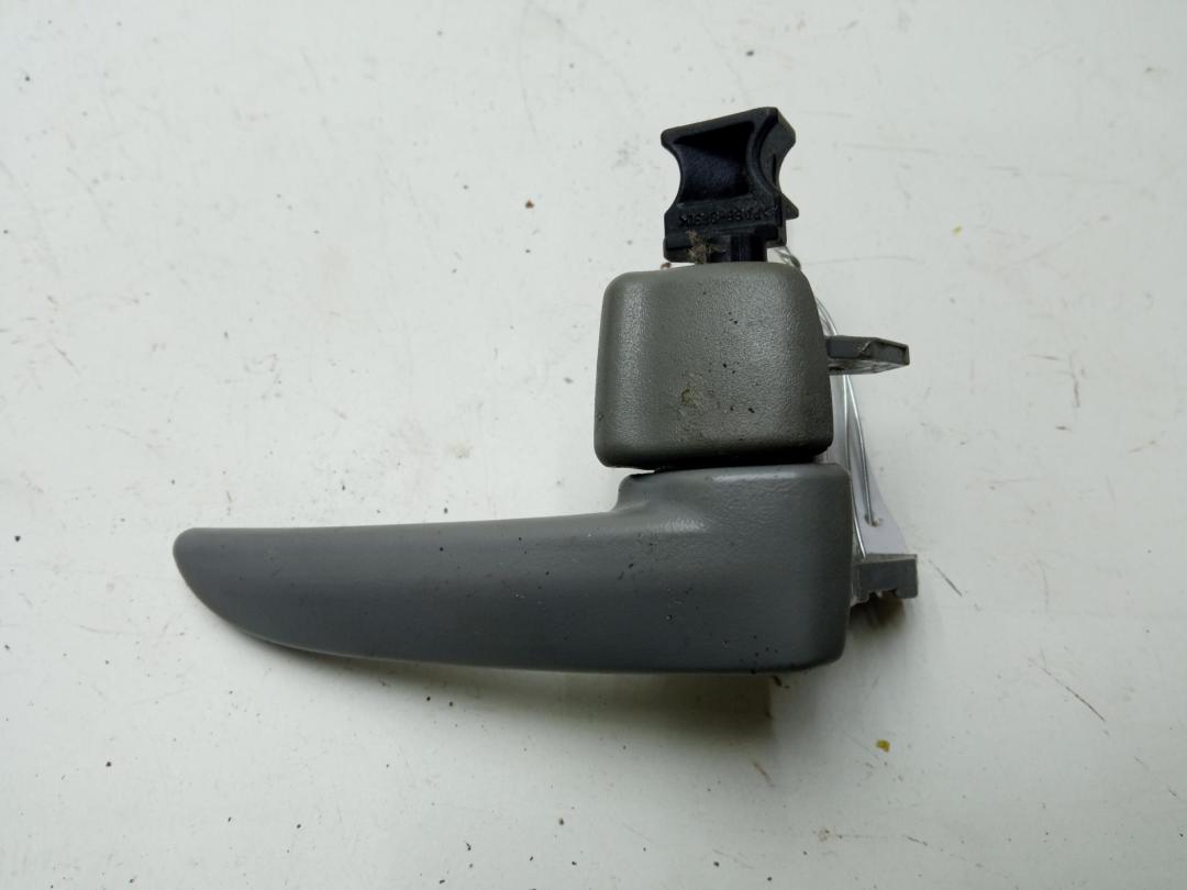 ручка внутренняя передняя правая Mazda 3 BK 2005, 1.4 л., бензин, МКПП, серый, хетчбэк 5 дв.