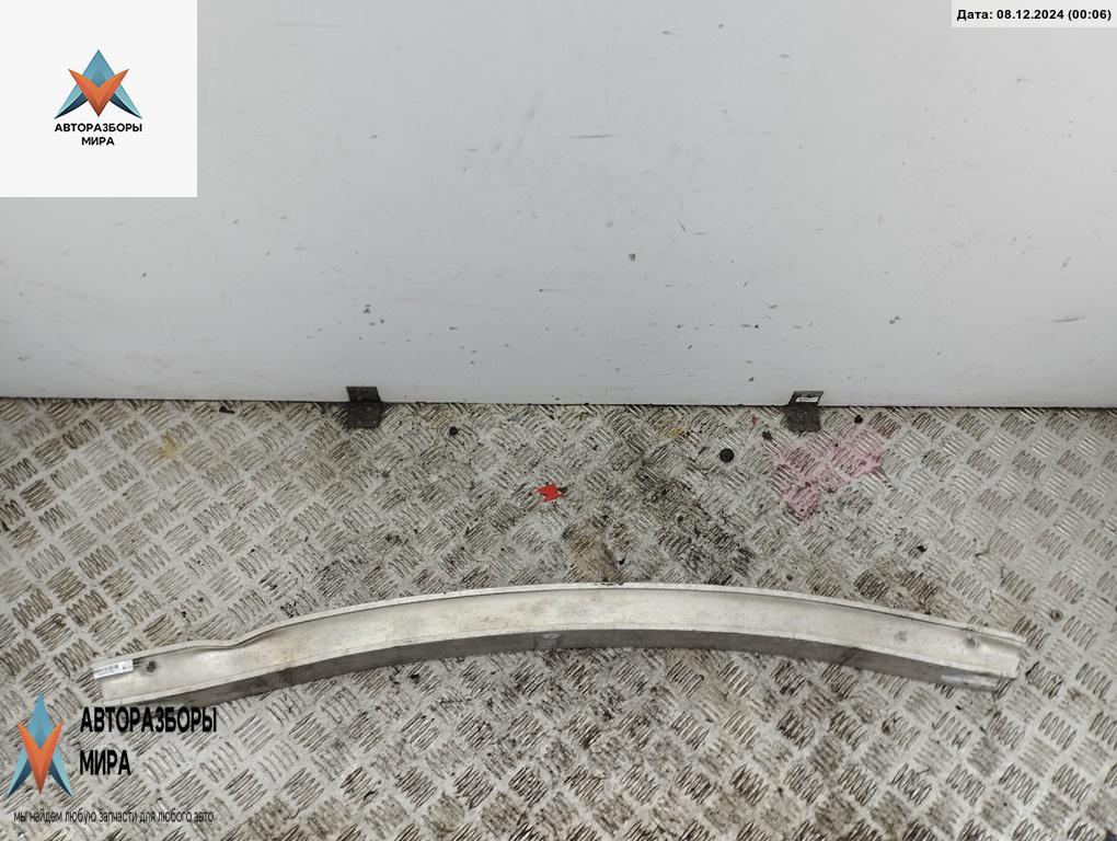 усилитель бампера переднего Audi A3 8L 1998, 1.9 л., дизель, МКПП, чёрный, хетчбэк 3 дв. - фото №1