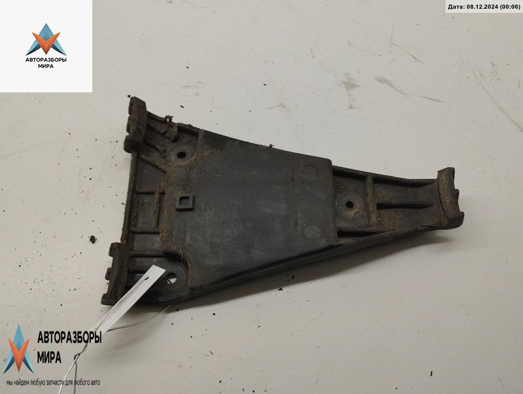крепление ( кронштейн ) крыла Audi A4 B5 1995, универсал, 8D0807283 - фото №1