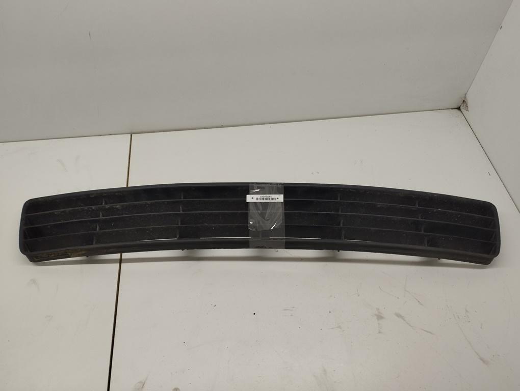 заглушка (решетка) в бампер Audi A4 B5 1995, 1.8 л., бензин, МКПП, красный, универсал, 8D0807683