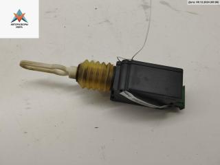 активатор замка багажника Audi A6 4B/C5 2000, 2.5 л., дизель, МКПП, чёрный, универсал, 4B9962115