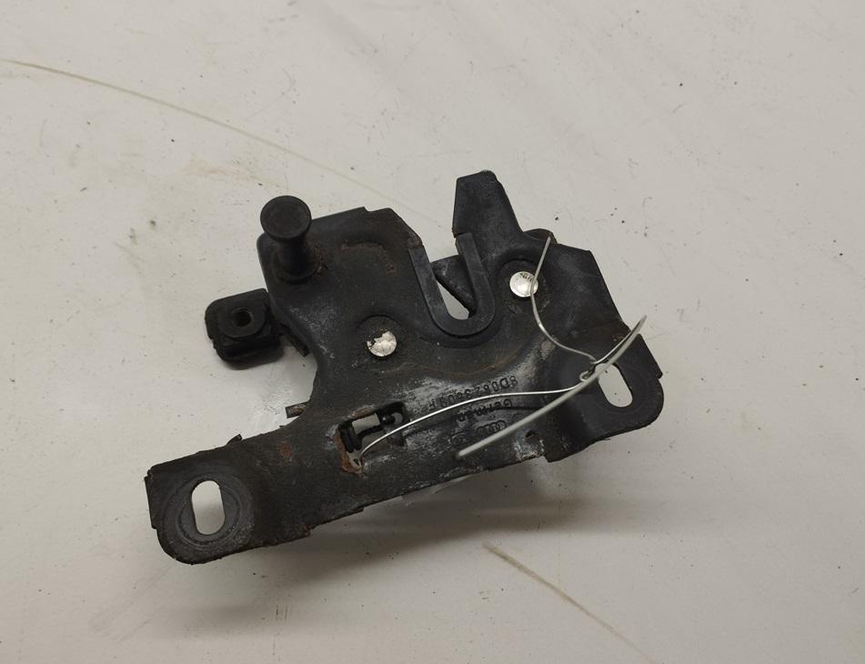 замок капота Audi A4 B5 1999, 1.6 л., бензин, МКПП, синий, седан, 8D0823509F