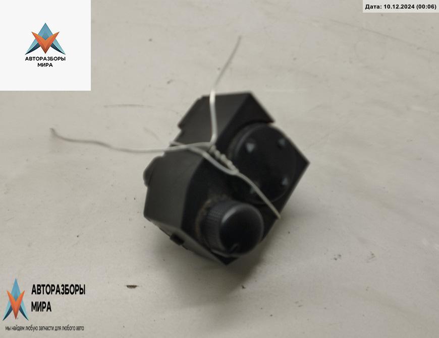 джойстик регулировки зеркал Audi A4 B5 1997, 1.8 л., бензин, АКПП, красный, седан, 8D0959565A - фото №1