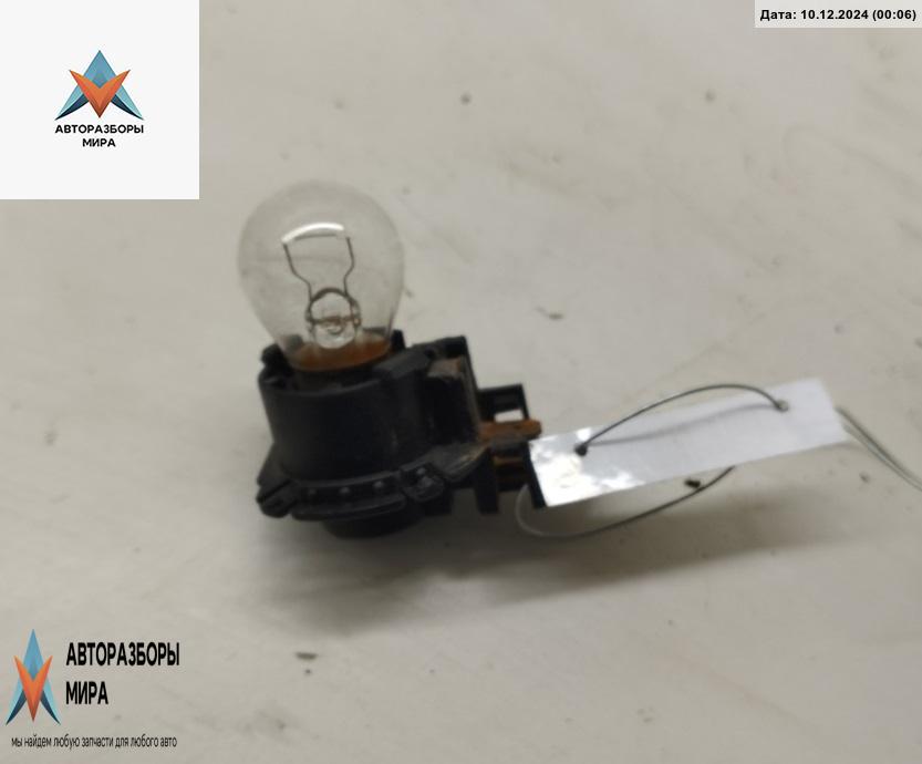 Патрон лампы фонаря Audi A6 4B/C5 2000, 2.5 л., дизель, МКПП, чёрный, универсал - фото №1