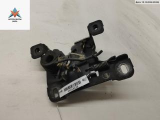 замок капота Audi A3 8L 1998, 1.9 л., дизель, МКПП, чёрный, хетчбэк 3 дв., 8L0823509