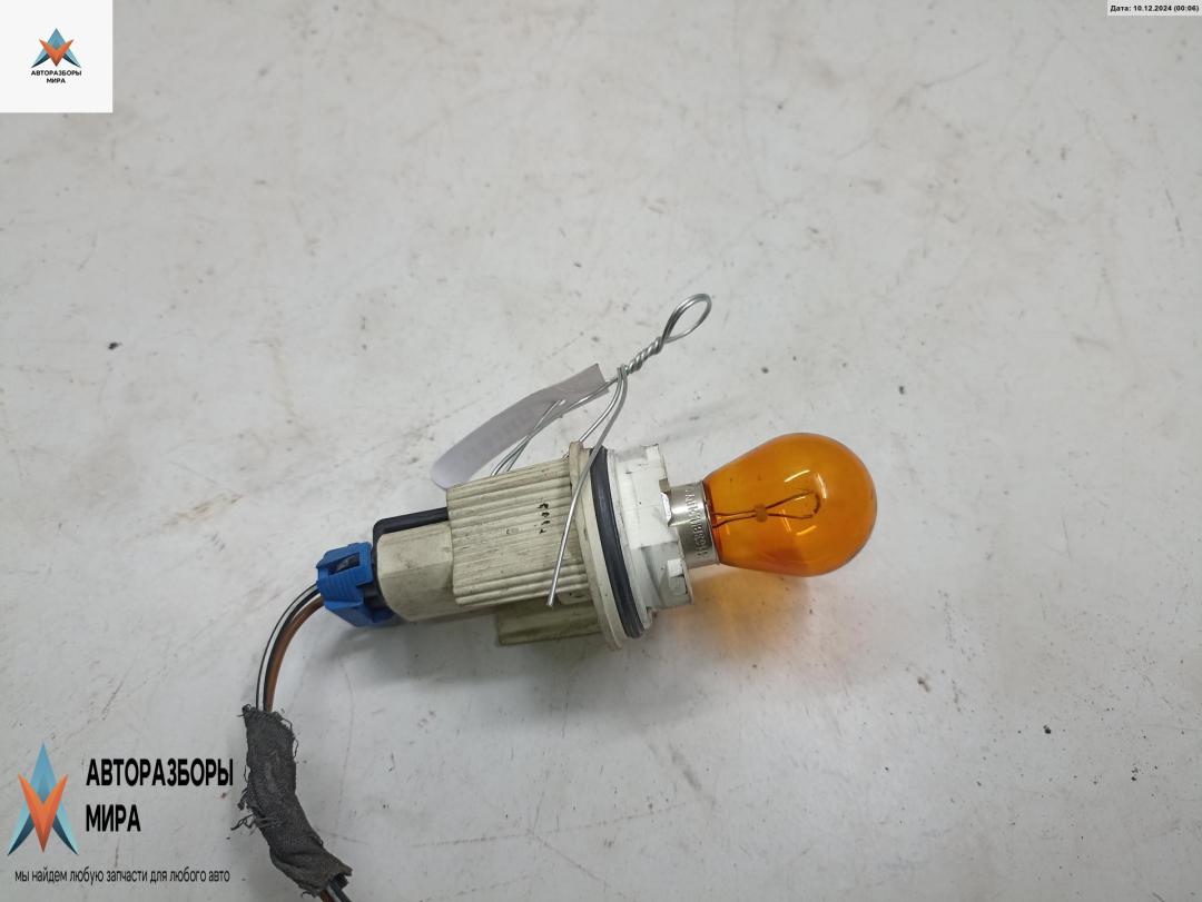 Патрон лампы указателя поворота Opel Omega B 1997, 2.5 л., бензин, АКПП, зелёный, седан - фото №1