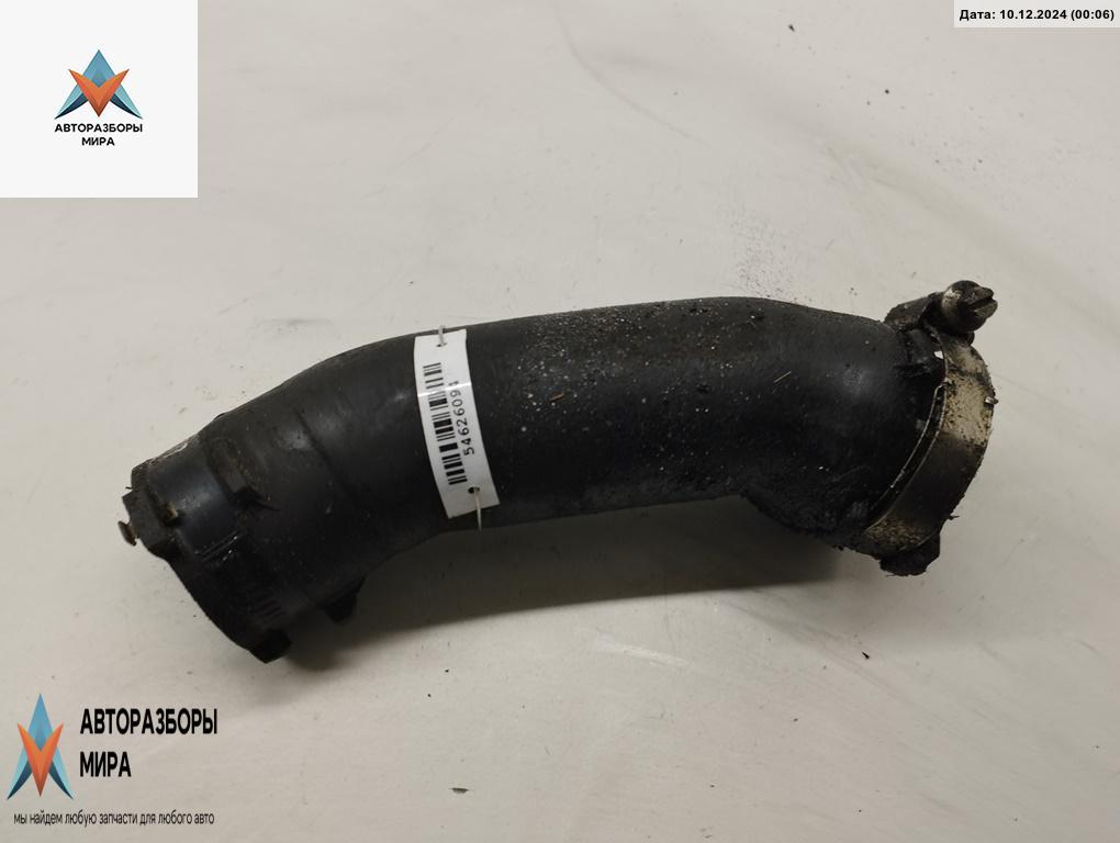 патрубок интеркулера Audi A4 B6 2003, 2.5 л., дизель, АКПП, серый, универсал, 8E0145709 - фото №1