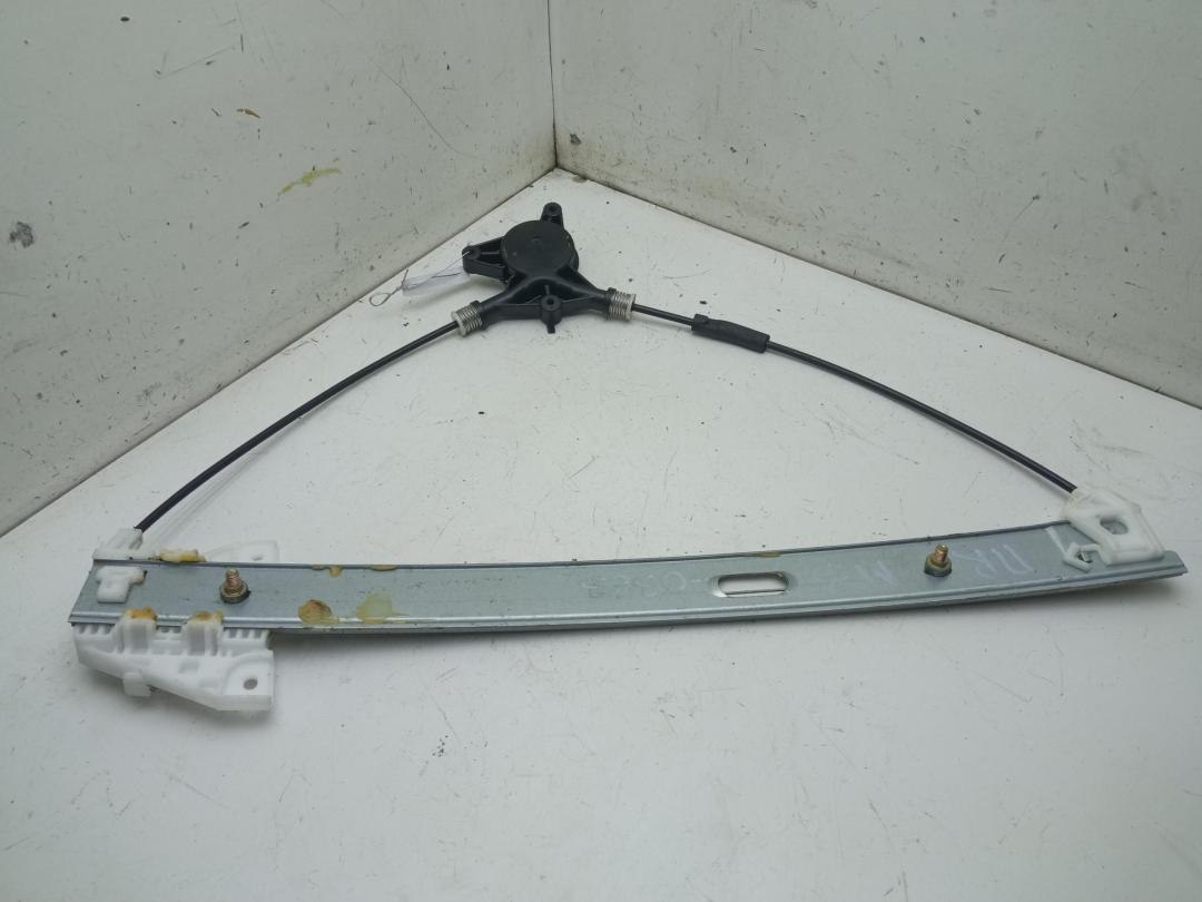 стеклоподъемник электрический передний правый Mazda 3 BK 2005, 1.4 л., бензин, МКПП, серый, хетчбэк 5 дв.