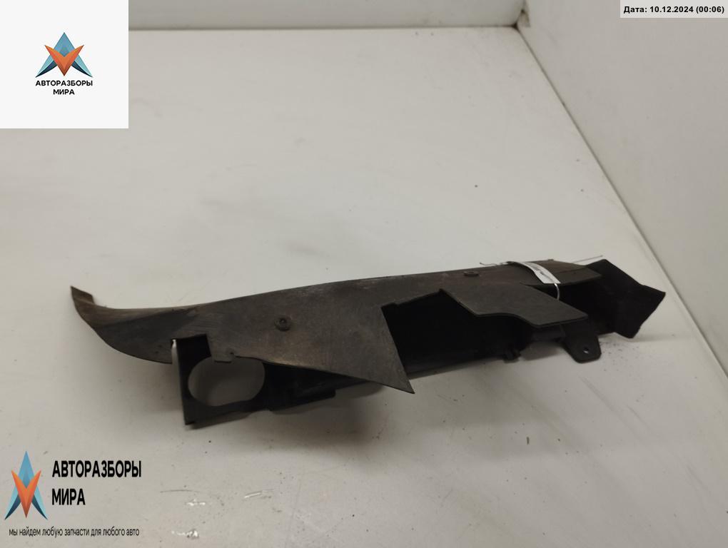 диффузор вентилятора Audi A4 B5 1997, 1.8 л., бензин, АКПП, красный, седан, 8D0121283B - фото №1