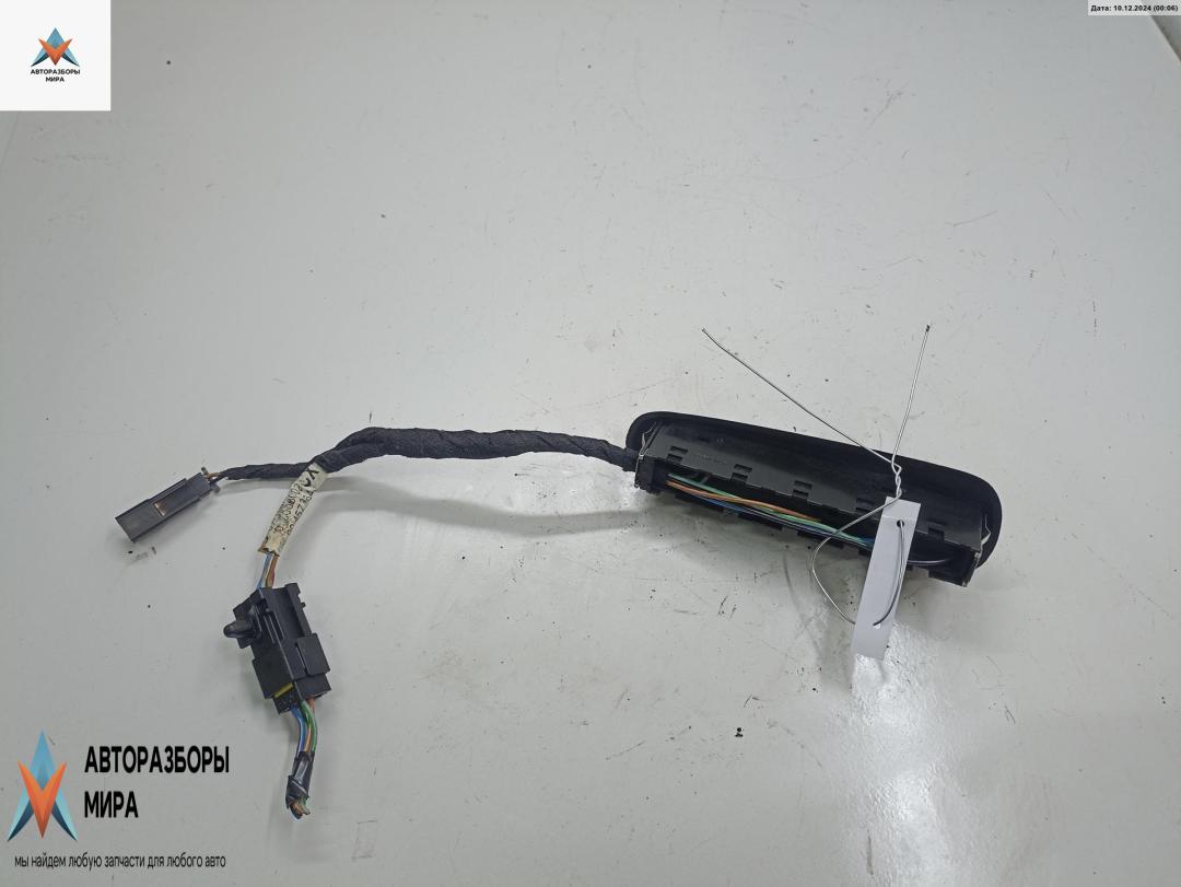 кнопка стеклоподъемника переднего правого Opel Omega B 1997, 2.5 л., бензин, АКПП, зелёный, седан, 90438544 - фото №1