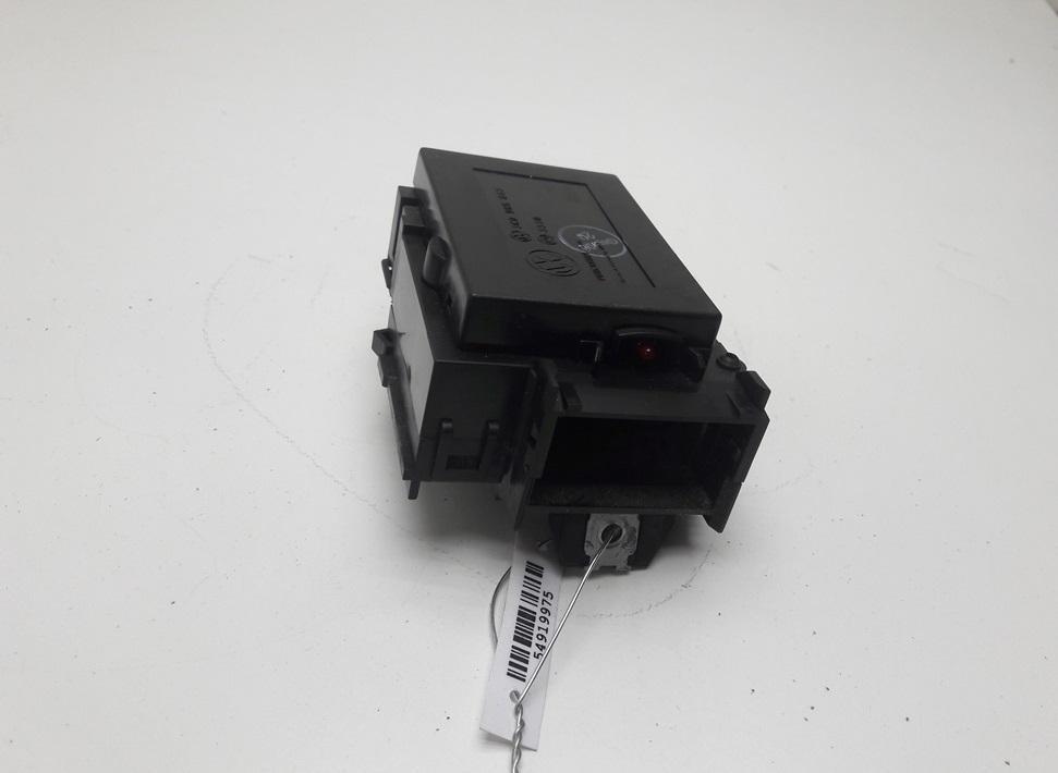 замок зажигания Volkswagen Passat B6 2006, 2.0 л., бензин, МКПП, серый, универсал, 3C0905843M
