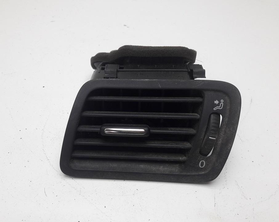 дефлектор обдува салона Volkswagen Passat B6 2006, 2.0 л., бензин, МКПП, серый, универсал, 3C1819701E - фото №1