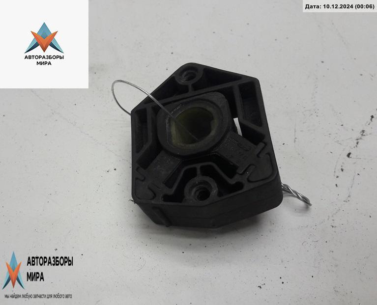 кронштейн (крепление) Skoda Octavia mk1 (A4 1U) 2003, 1.6 л., бензин, МКПП, серый, универсал, 1J0 - фото №1