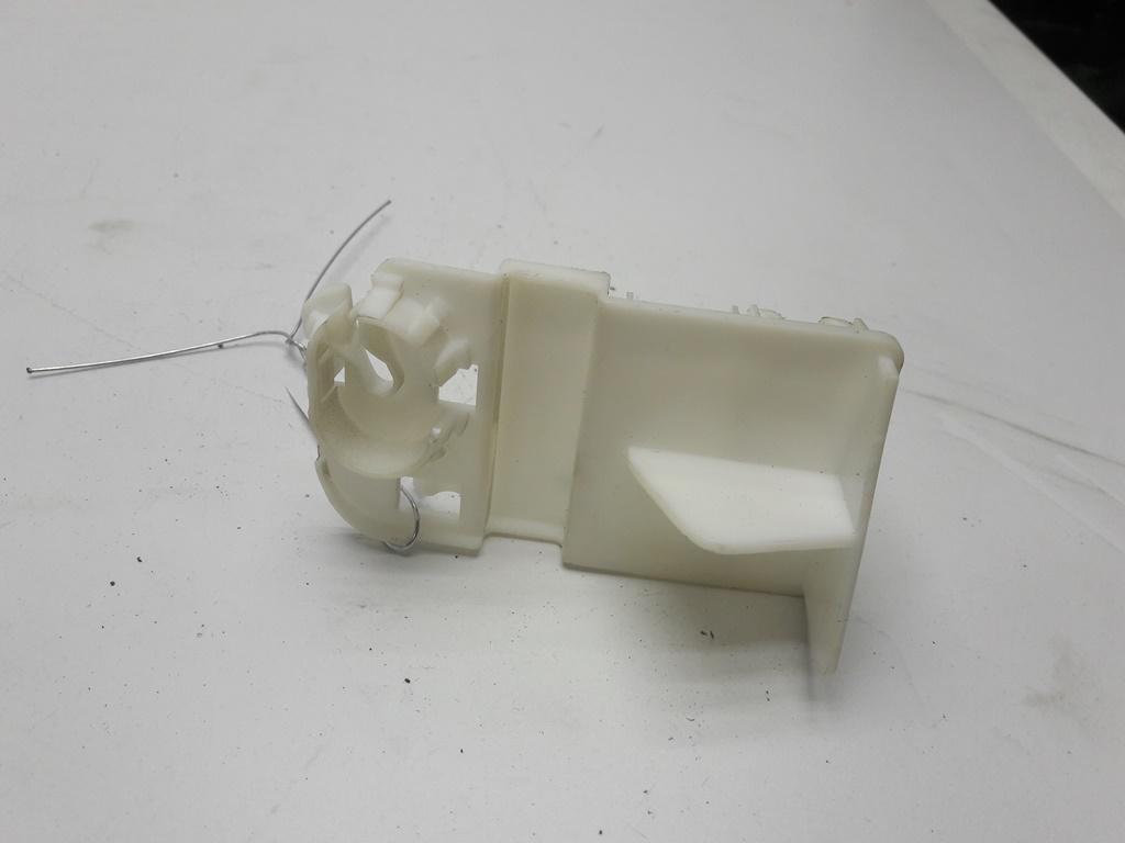 кронштейн (крепление) Volkswagen Golf 4 поколение 1999, 1.4 л., бензин, МКПП, синий, универсал, 1J9971830A - фото №1