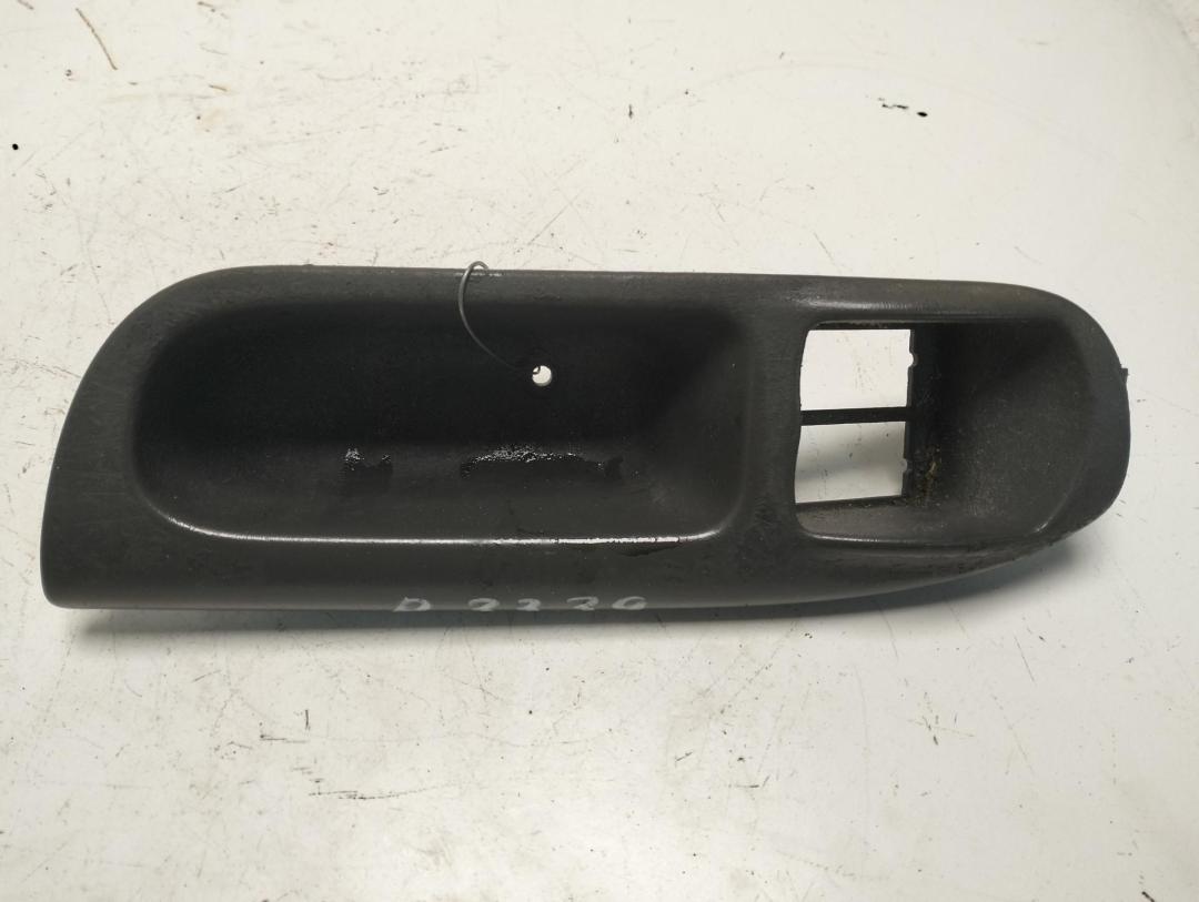 накладка декоративная Renault Scenic I 2002, 2.0 л., бензин, АКПП, красный, минивэн, 7700431172