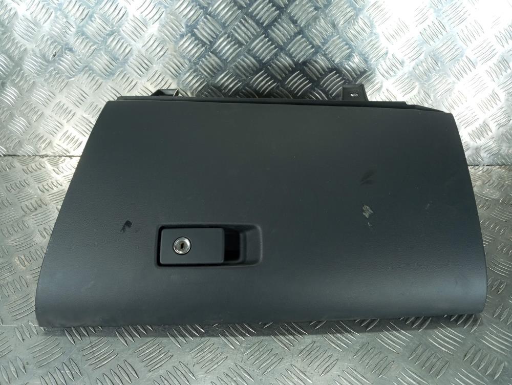 бардачок Volvo S60 2 поколение 2011, цвет, 30755902 - фото №1