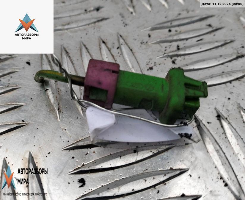 разъем (фишка) проводки Volkswagen Passat B5 1998, 1.6 л., бензин, МКПП, красный, универсал, 813972641 - фото №1