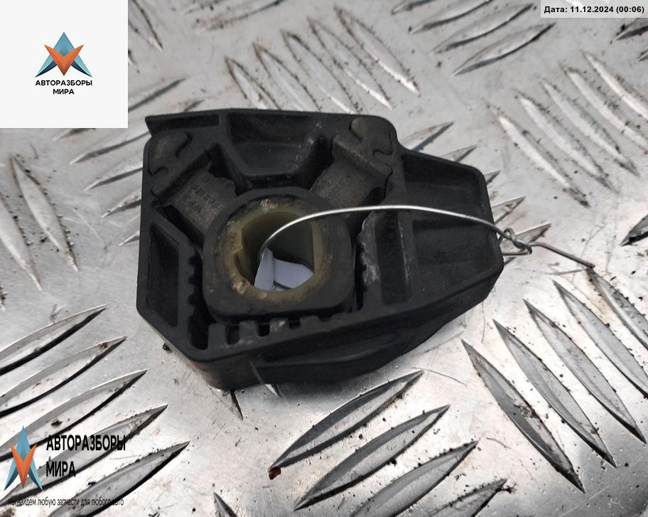 кронштейн радиатора Volkswagen Golf 4 поколение 2000, 1.4 л., бензин, МКПП, красный, хетчбэк 5 дв., 1J0806155B - фото №1