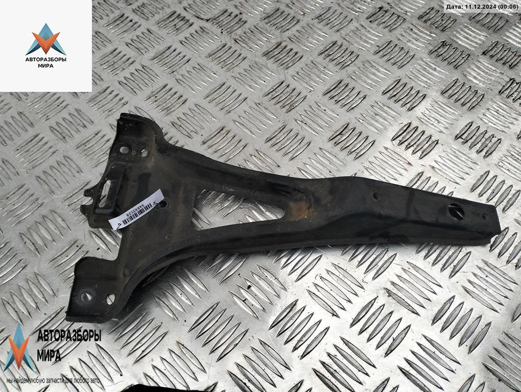 кронштейн (крепление) Volkswagen Golf 4 поколение 2003, 1.9 л., дизель, МКПП, серый, универсал, 1J0805569B - фото №1