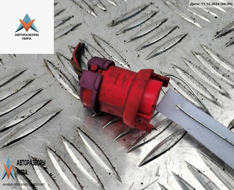 разъем (фишка) проводки Volkswagen Passat B5 1998, 1.8 л., бензин, МКПП, синий, универсал, 813971959 - фото №1