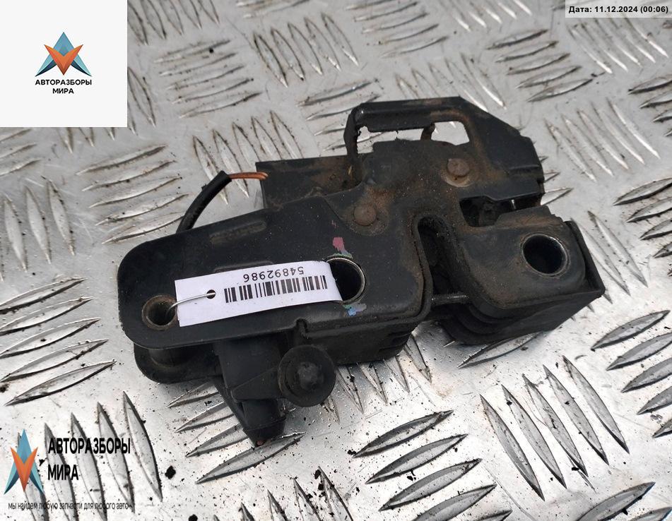 замок капота Volkswagen Polo 4 поколение 2004, 1.4 л., дизель, МКПП, чёрный, хетчбэк 5 дв. - фото №1