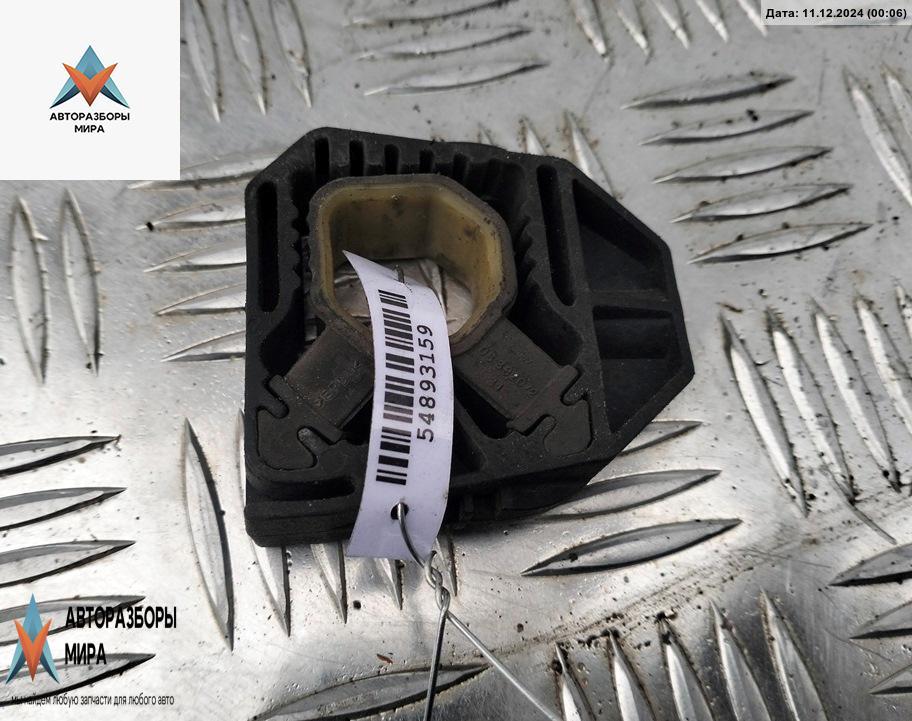 кронштейн радиатора Volkswagen Passat B6 2006, 2.0 л., дизель, МКПП, серый, универсал, 1K0121367D - фото №1