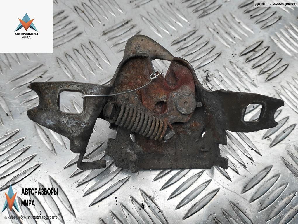 замок капота Volkswagen Caddy 2 поколение 1999, 1.9 л., дизель, МКПП, красный, фургон - фото №1