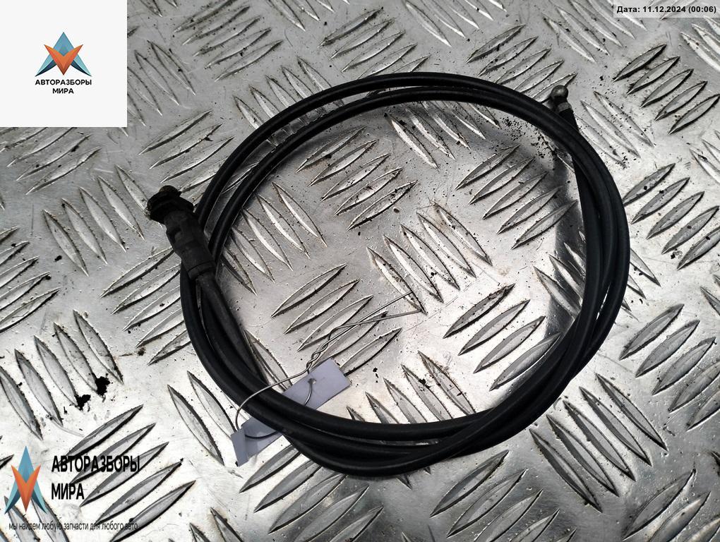 трос капота Volkswagen Passat B5 1998, 1.6 л., бензин, МКПП, красный, универсал, 3B1823531C - фото №1