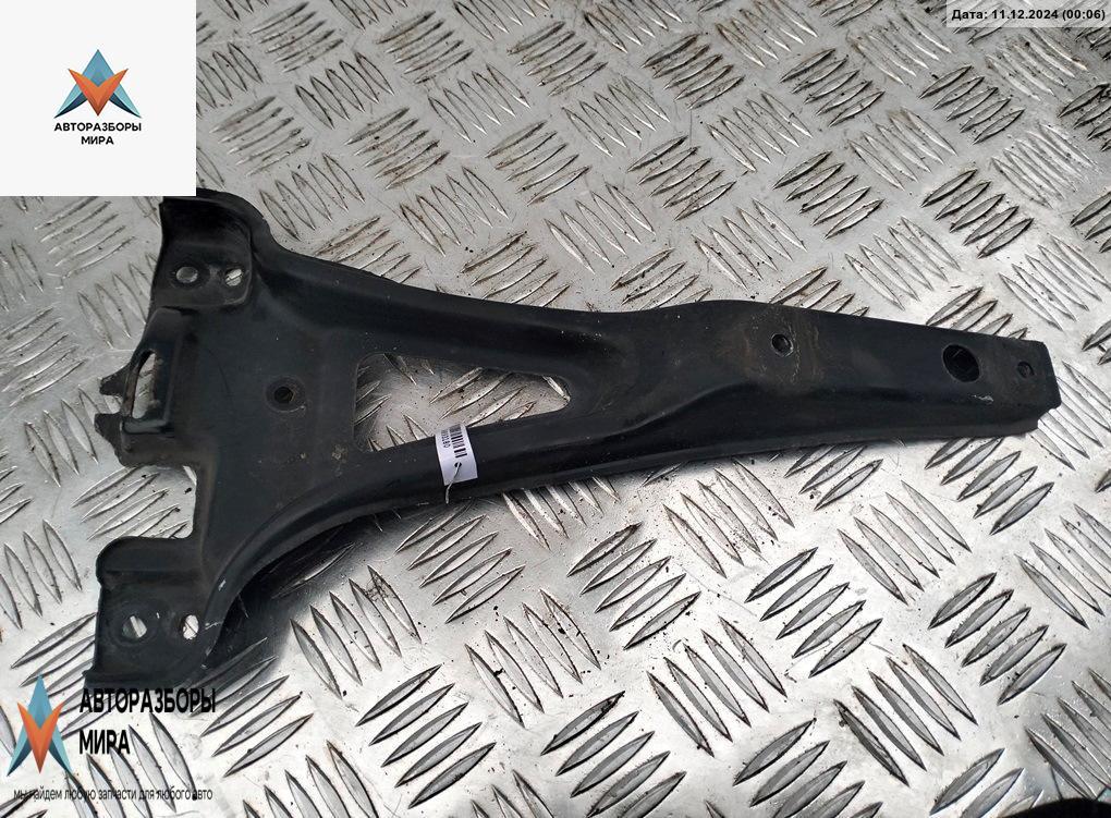 кронштейн (крепление) Volkswagen Golf 4 поколение 2000, 1.4 л., бензин, МКПП, красный, хетчбэк 5 дв., 1J0805569B - фото №1