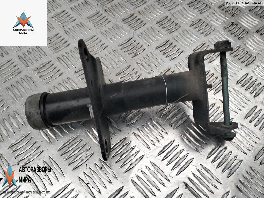 кронштейн (крепление) Volkswagen Passat B5 1998, 1.6 л., бензин, МКПП, красный, универсал, 3B0807134A - фото №1