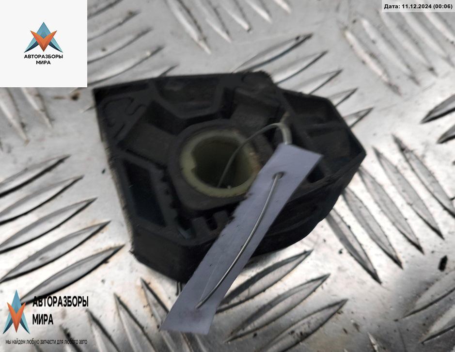 кронштейн радиатора Volkswagen Golf 4 поколение 2000, 1.4 л., бензин, МКПП, красный, хетчбэк 5 дв., 1J0806155 - фото №1