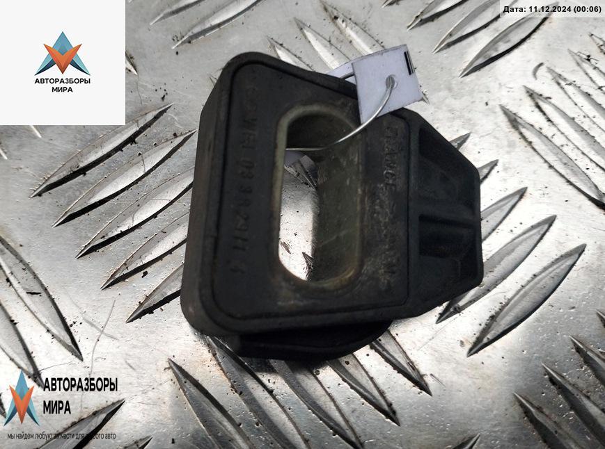 кронштейн радиатора Volkswagen Golf 4 поколение 2000, 1.4 л., бензин, МКПП, красный, хетчбэк 5 дв., 1U0806157A - фото №1