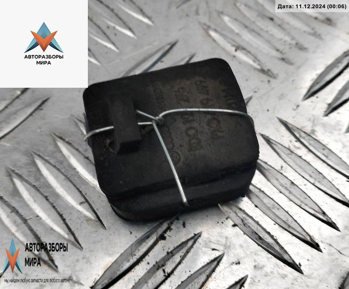 кронштейн радиатора Volkswagen Passat B5 1998, 1.8 л., бензин, МКПП, синий, универсал, 8D0121276 - фото №1