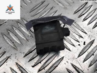 кронштейн радиатора Volkswagen Passat B5 1998, 1.8 л., бензин, МКПП, зелёный, универсал