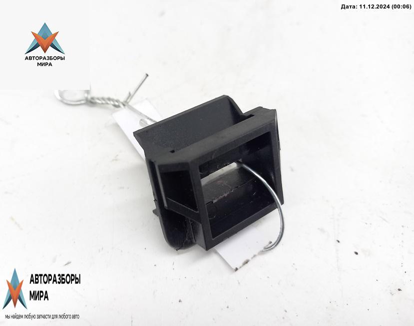 кронштейн (крепление) BMW 5 серия E39 1999, 2.5 л., бензин, МКПП, красный, универсал, 8156532 - фото №1