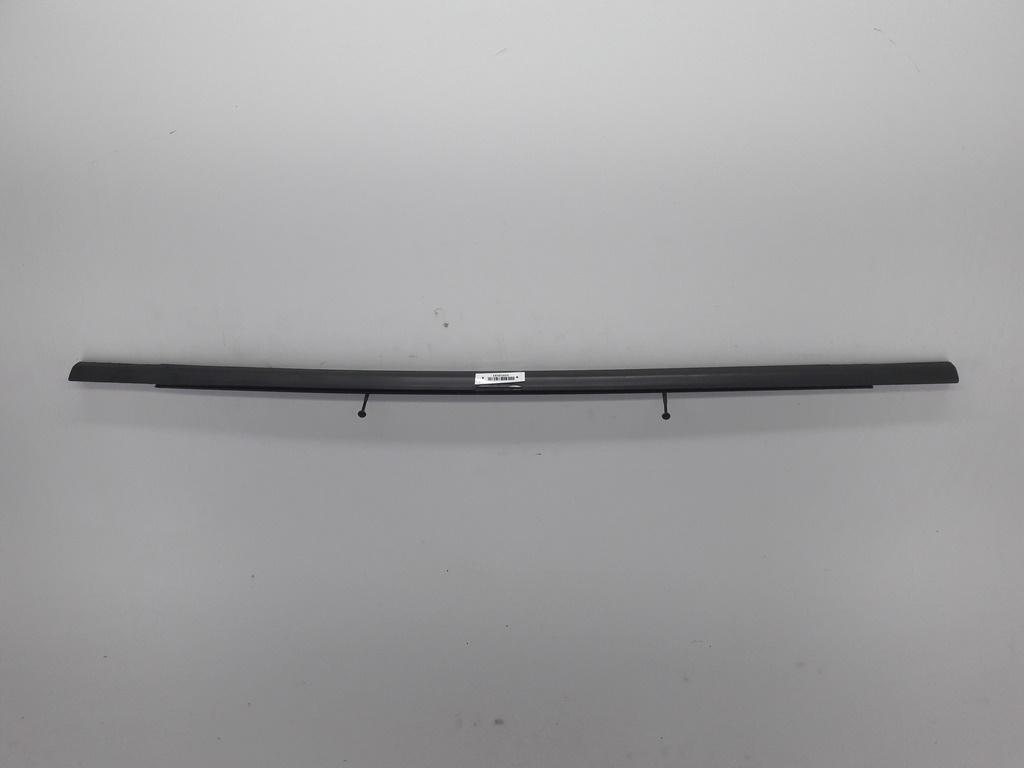 Молдинг стекла двери задней левой наружный Volkswagen Passat B6 2006, 2.0 л., бензин, МКПП, серый, универсал, 3C9836477