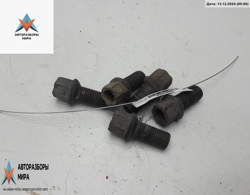 болт колесный Volkswagen Golf 5 поколение 2005, 1.6 л., бензин, МКПП, синий, хетчбэк 5 дв. - фото №1