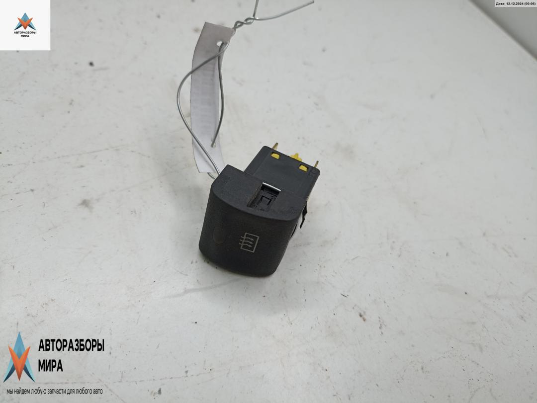 кнопка обогрева заднего стекла Opel Omega B 1996, 2.0 л., бензин, МКПП, красный, седан, 90494418 - фото №1