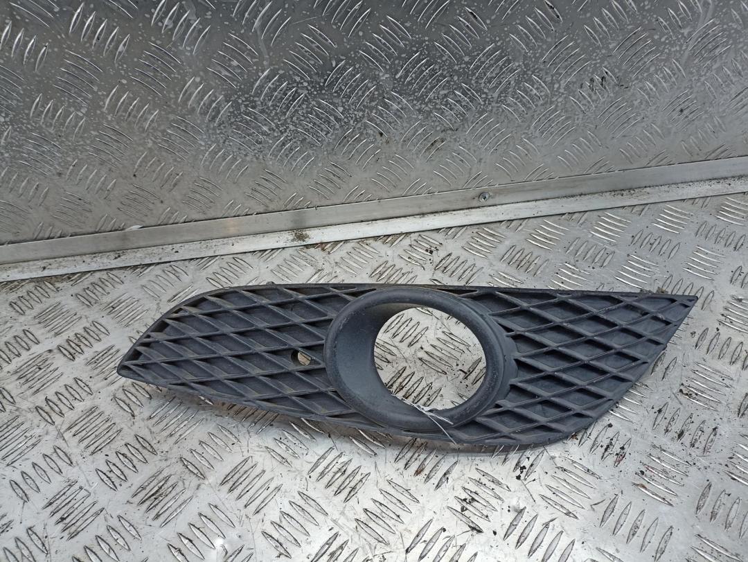 рамка фары противотуманной левой Opel Astra H 2007, 1.4 л., бензин, МКПП, серый, хетчбэк 5 дв., 13225764