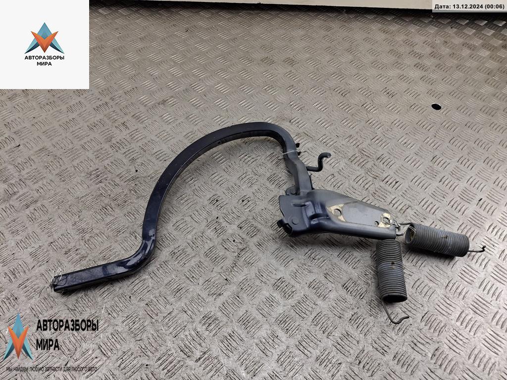 петля крышки багажника Volkswagen Passat B7 2012, синий, седан, 561827301A - фото №1