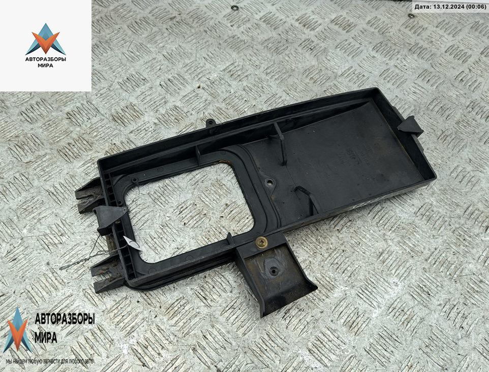 корпус салонного фильтра Volkswagen Passat B5 1998, 1.6 л., бензин, МКПП, красный, универсал - фото №1