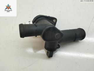 фланец (тройник) системы охлаждения Volkswagen Caddy 3 поколение 2006, 2.0 л., бензин, МКПП, красный, фургон, 06A121133AL