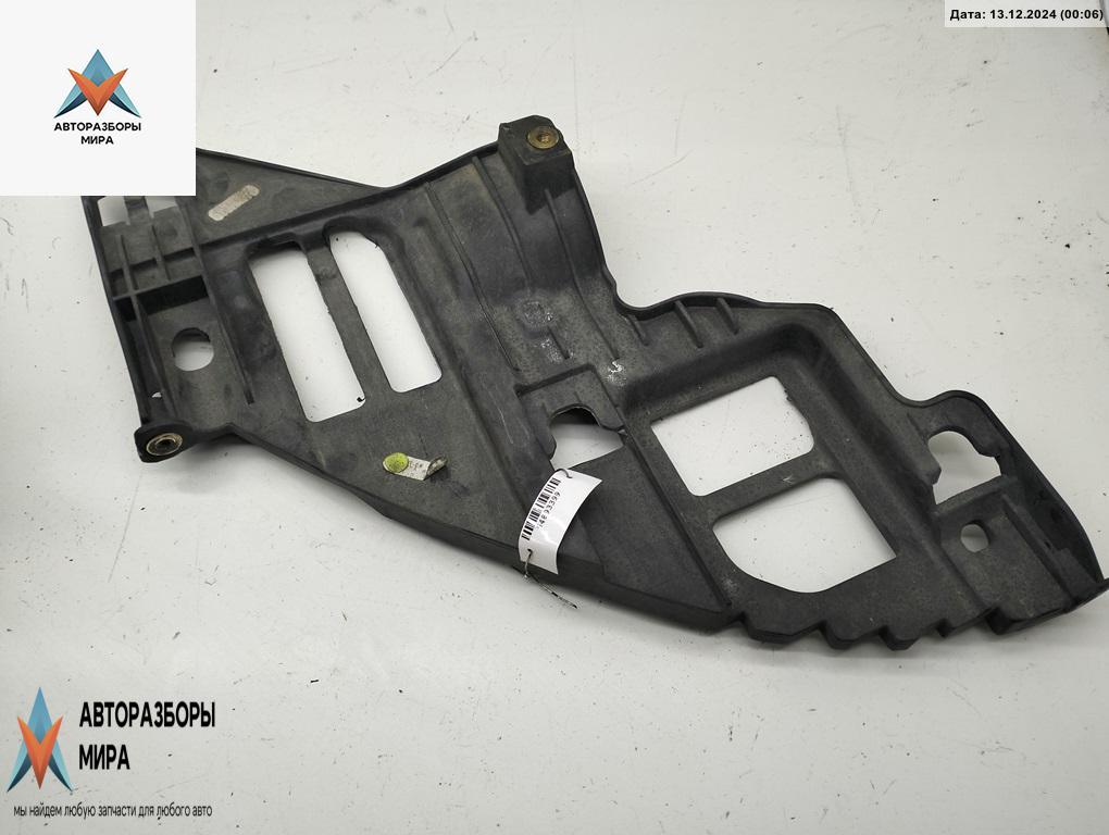 крепление фары правой Volkswagen Golf 6 поколение 2011, 2.0 л., дизель, МКПП, чёрный, универсал, 5K0807228A - фото №1