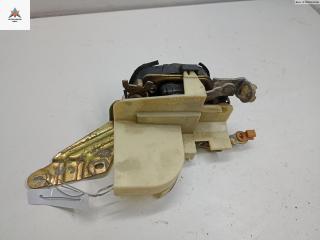 замок двери передней правой Opel Omega B 1996, 2.0 л., бензин, МКПП, красный, седан, 90494854