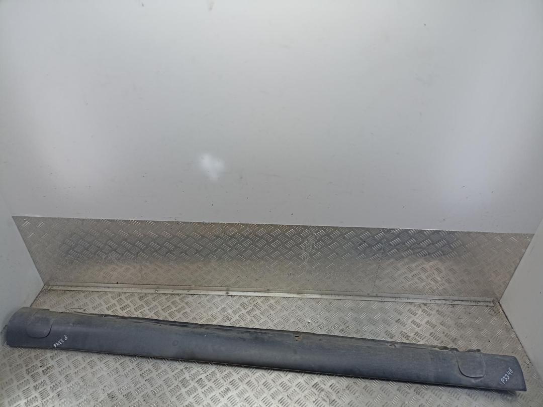 Накладка на порог наружная левая Opel Omega B 1996, красный, седан, 90493309