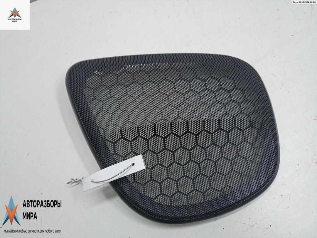 Сетка (решетка) динамика Opel Omega B 1996, 2.0 л., бензин, МКПП, красный, седан, 90460378 - фото №1